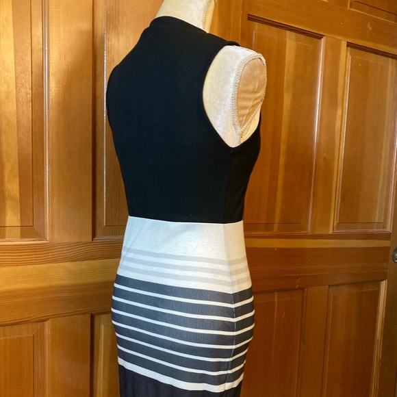 Women’s Striped Colorblock Dress. - Picture 4 of 14
